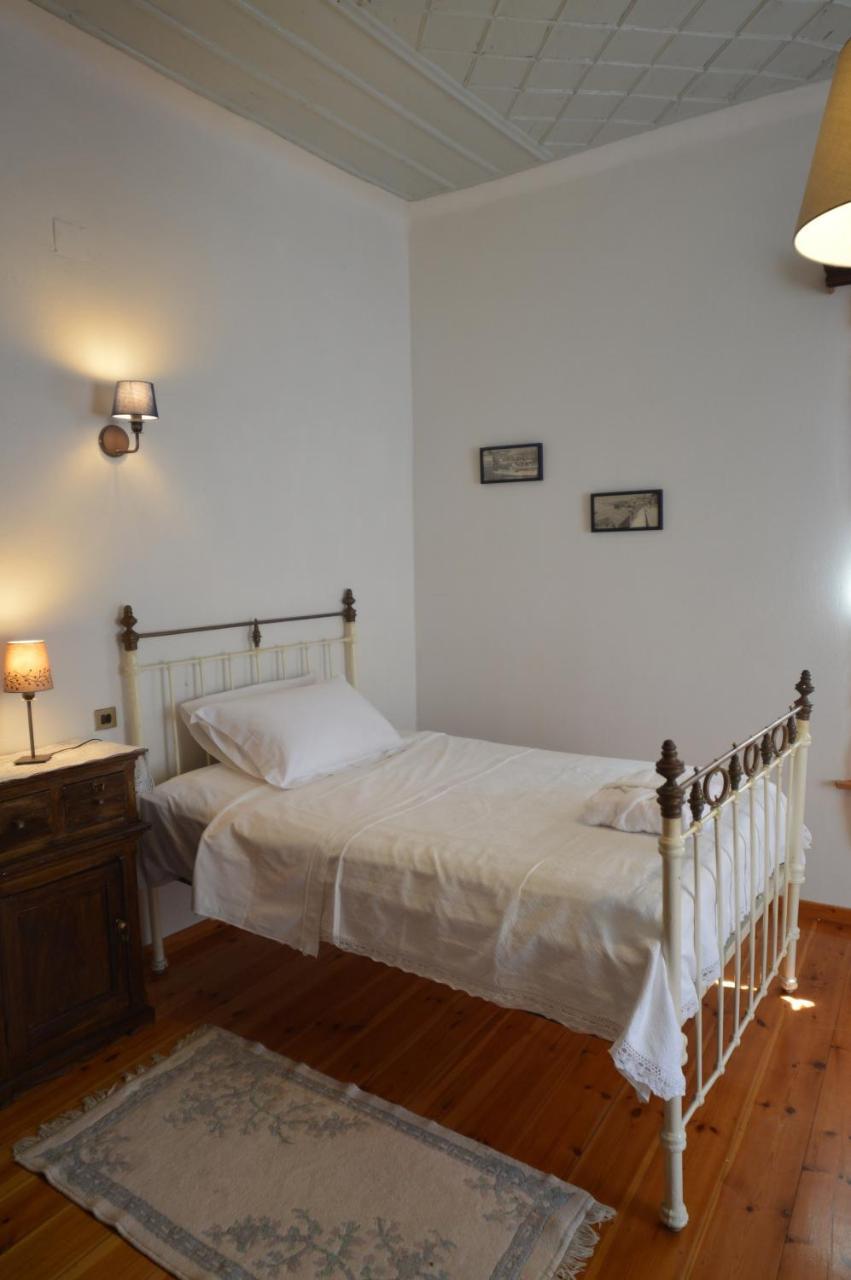 Molivos Tower Villa Митимна Стая снимка