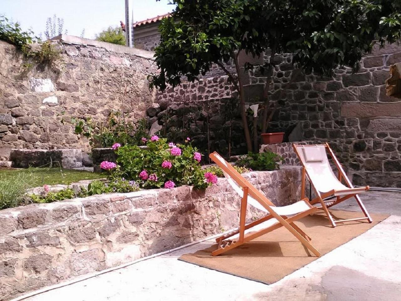 Molivos Tower Villa Митимна Екстериор снимка